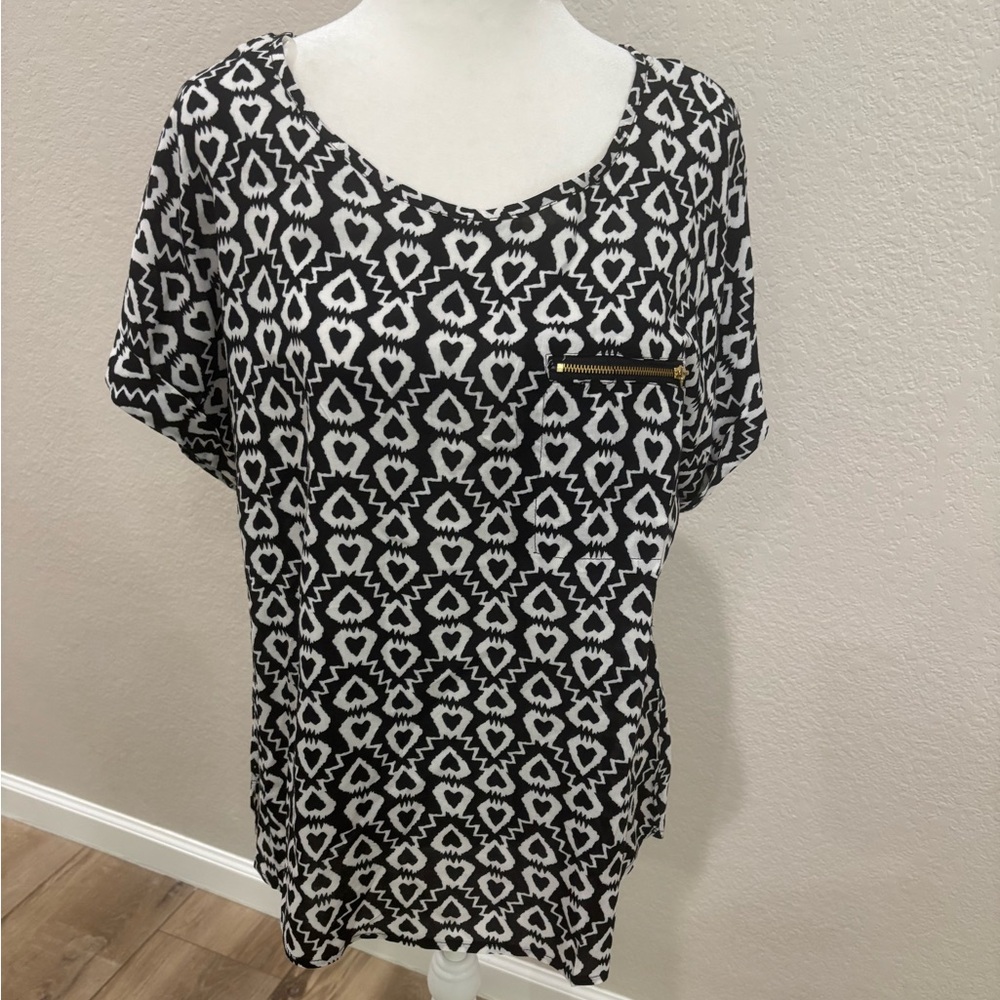 Black and White Graphic Relaxed Blouse